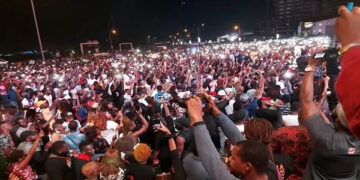 #ENDSARS Protesters hold candle light session to honour victims of extra-judicial killings of SARS officers.