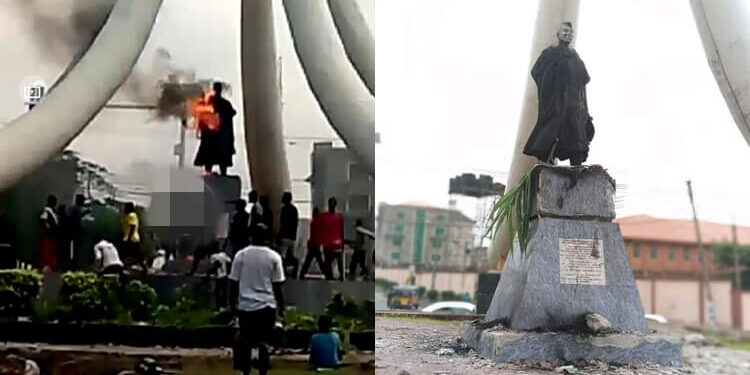 #EndSARS Protesters Desecrate Zik’s Statue