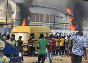 Videos Hoodlums Set Lagos Police Station on Fire