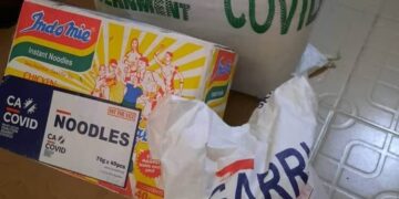 Lagos Residents break into Warehouse stacked with COVID-19 Pallatives