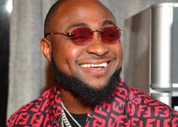 Davido laments about dollar exchange rate in Nigeria
