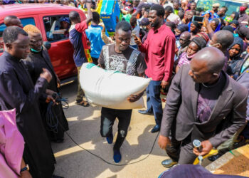 PHOTOS: Repentant Looters Return Items in Plateau