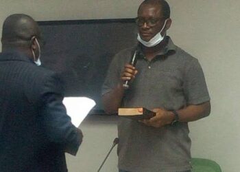 Managing Director of LCC, Abayomi Omomuwa taking an oath before the Judicial panel