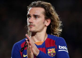 Angry Barcelona fans attack Antoine Griezmann over reported feud with Lionel Messi