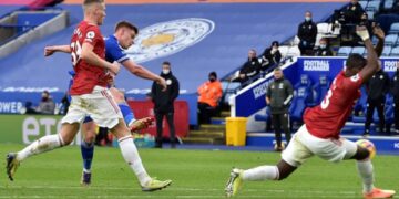 Leicester City fought back twice to hold Manchester United to a draw