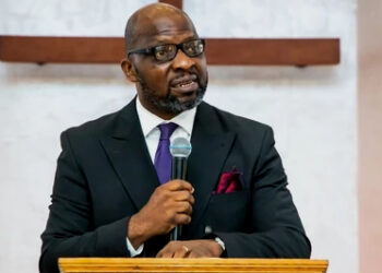 An influential pastor with the House on The Rock Church in Lagos, Adeyinka Adebami, has reportedly died of Covid-19 complications.