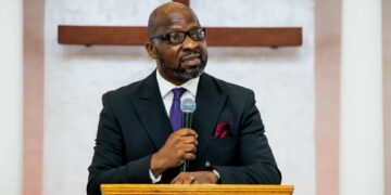An influential pastor with the House on The Rock Church in Lagos, Adeyinka Adebami, has reportedly died of Covid-19 complications.