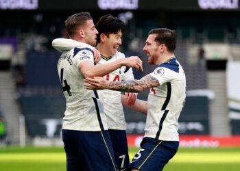Toby Alderweireld opens goal account for the season as Spurs ease past Leeds