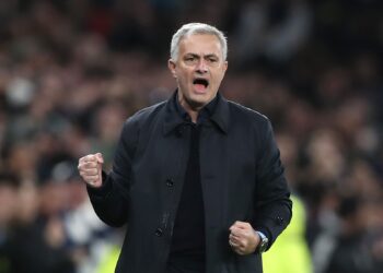 Jose Mourinho eyes reunion with Manchester United midfielder