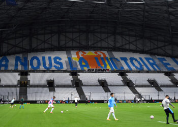 Protest stalls Ligue 1 match between Marseille and Rennes