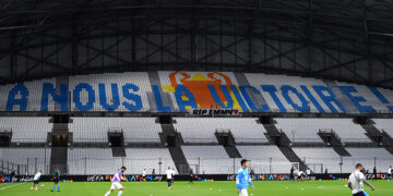 Protest stalls Ligue 1 match between Marseille and Rennes
