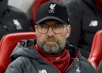 Furious Klopp reacts to half-time bust-up in Liverpool’s first Premier League home defeat