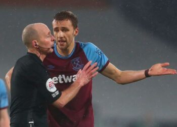 Mike Dean will not officiate a Premier League game this weekend