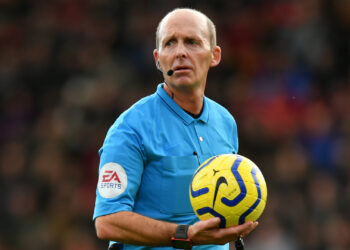 Mike Dean begs to be removed from Refereeing Rota after family received death threats
