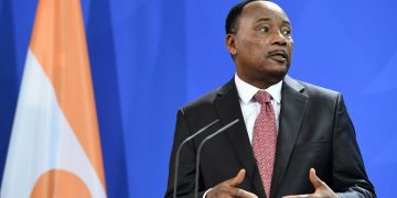 Outgoing President Of Niger Joins Mandela, Sirleaf, Wins Mo Ibrahim Prize