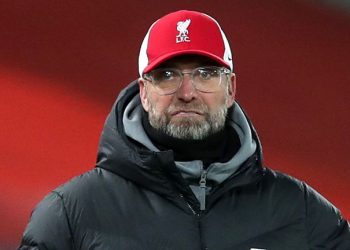Klopp defends decision to take off Salah in Chelsea defeat