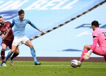 10-man Leeds stuns Manchester City 2-1 at Etihad