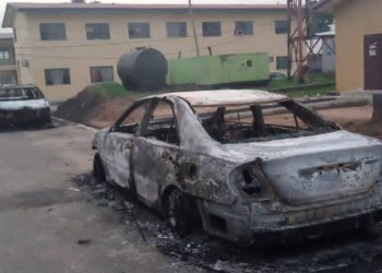 PHOTOS: Gunmen Attack Imo Police Command, Prison, Free Over 1500 Inmates, Set Vehicles Ablaze