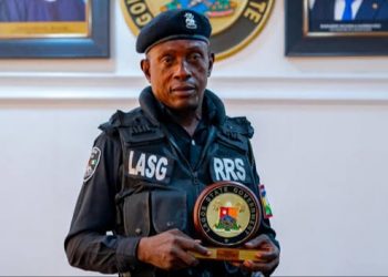 He was So Calm! Nigerians Raise N.5m For Armed Lagos Policeman Assaulted By Civilian