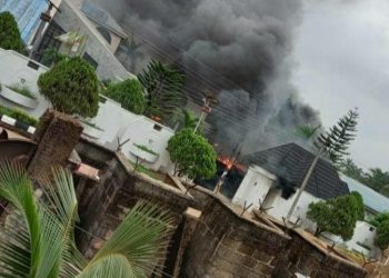 Just In: Gov Uzodinma’s House on Fire, Vehicles Burnt, Two Killed (Videos)