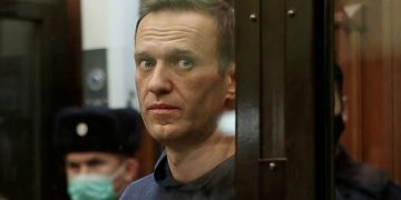 Putin Bows To Western Pressure, Orders Transfer of Sick Critic To Prison Hospital