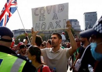 London: Anti-lockdown Protesters Wage War Against Policemen, Chant ‘Freedom, Take off your mask’