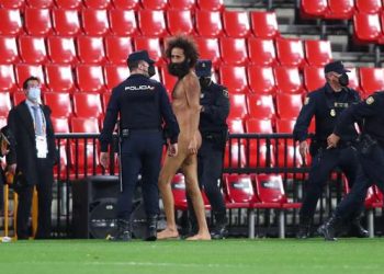 Police says pitch invader hid for hours before Granada-Man Utd match