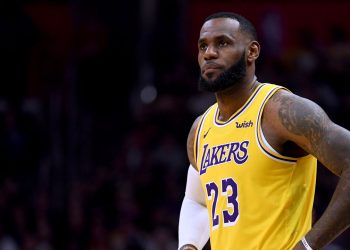 LeBron James makes return in Lakers fall to Kings