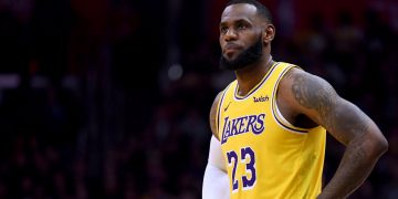 LeBron James makes return in Lakers fall to Kings