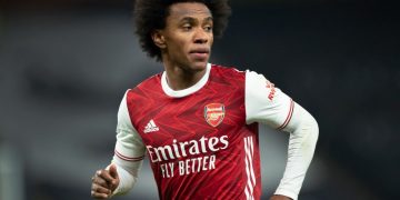 Arsenal winger Willian eyes Chelsea return