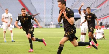 Lewandowski breaks Gerd Muller’s record with 41st Bundesliga goal