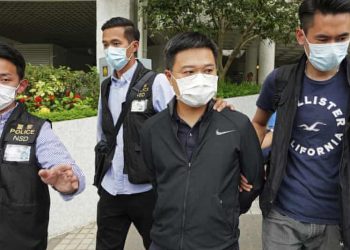 Hong Kong Police Raid Apple Daily Newspaper, Arrest Editor-in-Chief