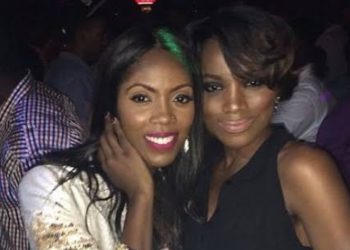 VIDEO: Drama As Popular Singers, Tiwa Savage And Seyi Shay Fight Dirty Inside Salon
