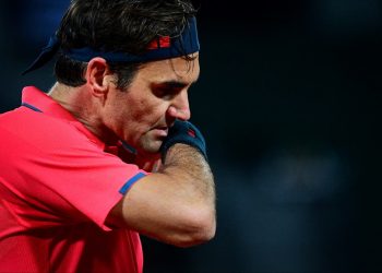 Roger Federer excuses himself from French Open to protect knee