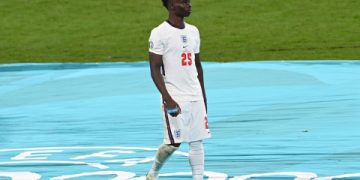 ‘It’s easier being young’ – Owen defends Saka’s selection for shootout