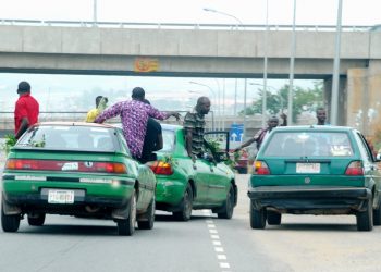 Agbero Menace: Abuja Commuters Now Scared Of Parking/Dropping Off Loved Ones At Bus Stops