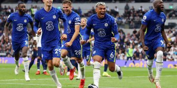 Chelsea Outclass Spurs To Top Premier League Table