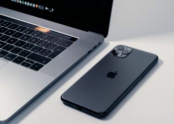 Ghana: Minister To Gift Best Candidates Of 2021 Basic Education Exams iPhones, Laptops