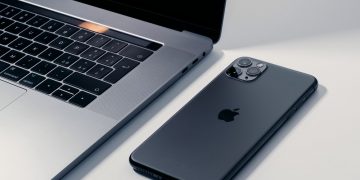 Ghana: Minister To Gift Best Candidates Of 2021 Basic Education Exams iPhones, Laptops