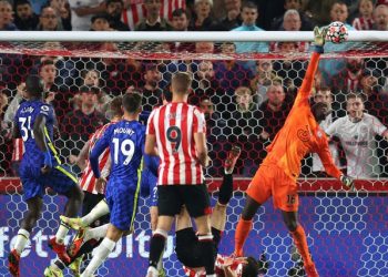 Chelsea Survives Late Brentford Scare, United Suffer First Away Defeat