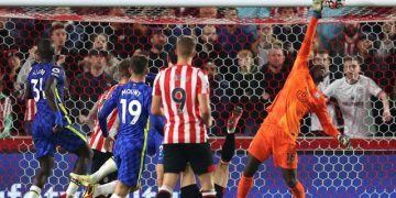 Chelsea Survives Late Brentford Scare, United Suffer First Away Defeat