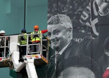 Manchester United Tear Down Giant Solskjaer Mural At Old Trafford After Sack