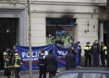 Four Killed As Fire Guts Building In Barcelona