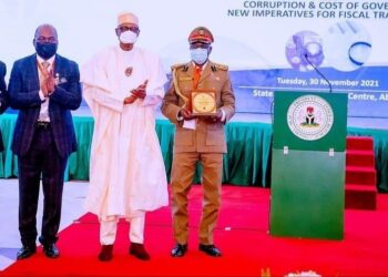 President Buhari Honors 3 Nigerians For Exhibiting Integrity