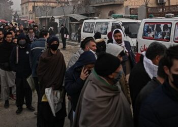 Afghanistan: Hundreds Queue For Passports In Bid To Leave The Country