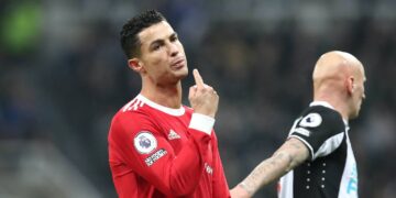 ‘Bunch Of Whingebags’ – Gary Neville Hits Out At Manchester United Players