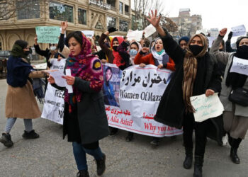 Afghanistan: Taliban Forces Pepper Spray Protesting Women