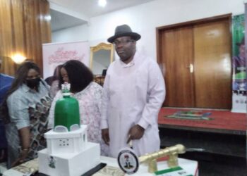 Nigeria: Bayelsa Delegates Stage Surprise Birthday For Senator Henry Seriake Dickson