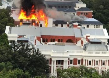 Early Morning Fire Engulfs South African Parliament In Cape Town