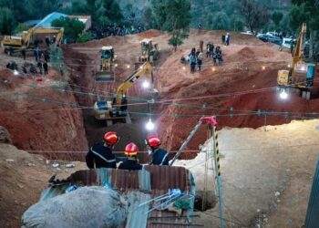 Moroccan Rescuers Inch Nearer To Boy Trapped In Well For Days